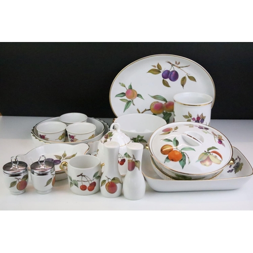 145 - Collection of Royal Worcester Evesham ceramics to include lidded dishes, ramekins, pie dish etc. 1 b... 