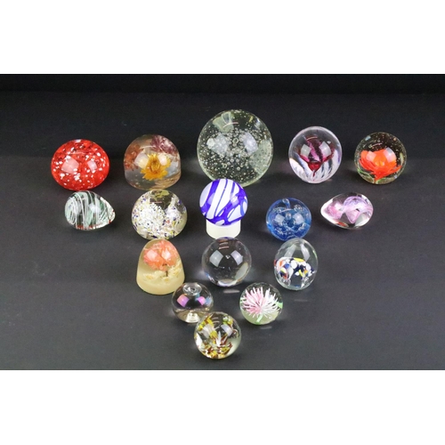 151 - Collection of 20th century paperweights of varying size & colour, featuring floral examples