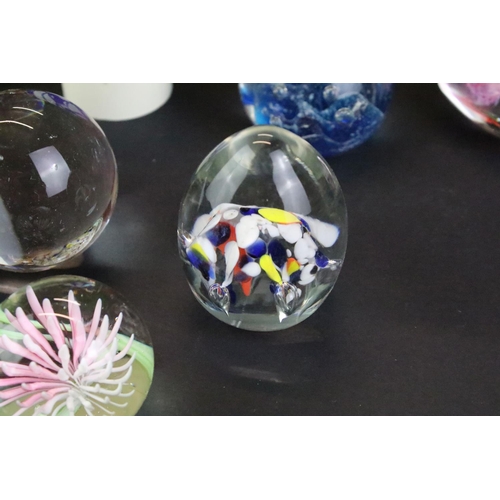 151 - Collection of 20th century paperweights of varying size & colour, featuring floral examples