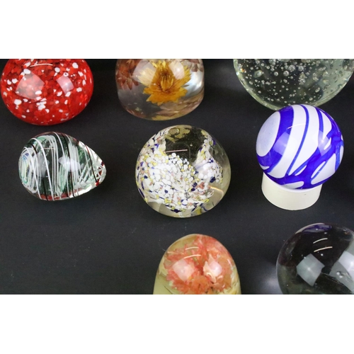 151 - Collection of 20th century paperweights of varying size & colour, featuring floral examples