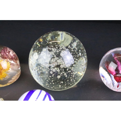 151 - Collection of 20th century paperweights of varying size & colour, featuring floral examples