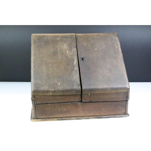 189 - Early 20th Century oak cased desk tidy having a pair of sloped twin doors with sectional interior. M... 