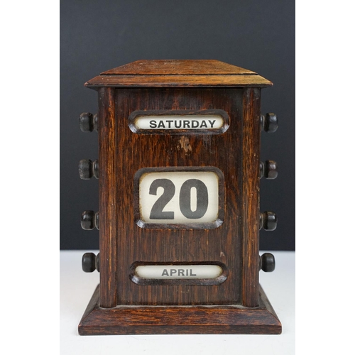 170 - Early 20th century oak desktop perpetual calendar, with day, date & month, approx 17cm tall