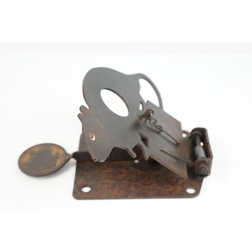 177 - Vintage iron target practice in the form of a rat with collapsible mechanism, approx 18cm tall