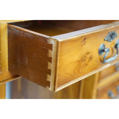 704 - 20th Century walnut veneered twin pedestal desk having a green leather top with three drawers to des... 