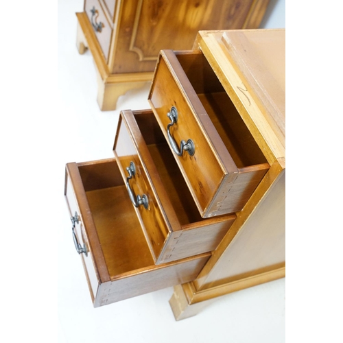 704 - 20th Century walnut veneered twin pedestal desk having a green leather top with three drawers to des... 