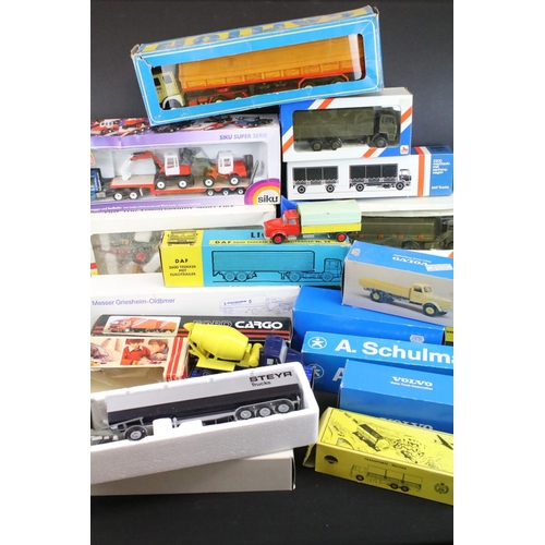 1190 - 19 Boxed construction and haulage related diecast models to include Supermini Scania T112 Betoneira,... 