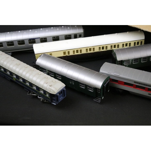 122 - 30 OO / HO gauge items of rolling stock to include Liliput, Hornby, Fleischmann, Lima etc, all coach... 