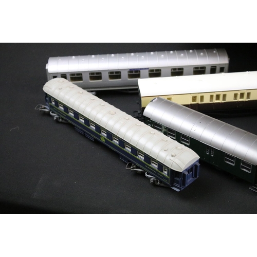 122 - 30 OO / HO gauge items of rolling stock to include Liliput, Hornby, Fleischmann, Lima etc, all coach... 