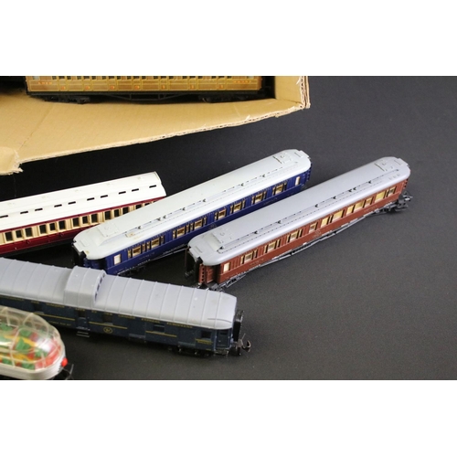 122 - 30 OO / HO gauge items of rolling stock to include Liliput, Hornby, Fleischmann, Lima etc, all coach... 