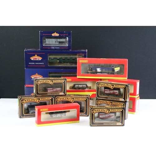 123 - 16 Boxed OO gauge items of rolling stock to include 5 x Hornby, 4 x Bachmann and 6 x Palitoy Mainlin... 