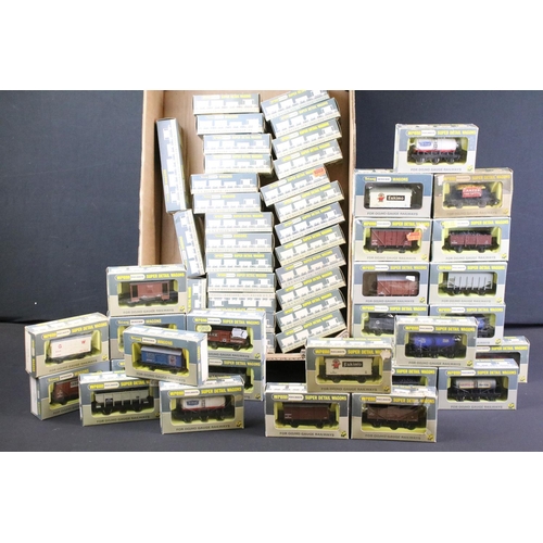 124 - 55 Boxed Wrenn Super Detail Wagons OO gauge items of rolling stock to include W4666 Salt Wagon Sifta... 