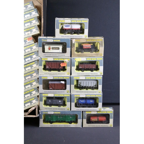 124 - 55 Boxed Wrenn Super Detail Wagons OO gauge items of rolling stock to include W4666 Salt Wagon Sifta... 