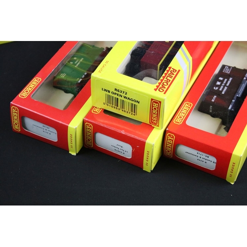 127 - 26 Boxed Hornby OO gauge rolling stock items and sets to include 2 x Railroad R6367 Coal Wagon Packs