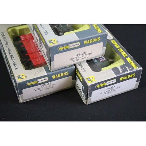 128 - 21 Boxed Wrenn Super Detail Wagons OO gauge items of rolling stock to include W4318P/A Ventilated Va... 