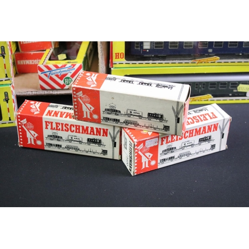 132 - 27 Boxed Fleischmann HO gauge items of rolling stock to include 1475, 5031, 5400, 1501, 5030 etc, fe... 