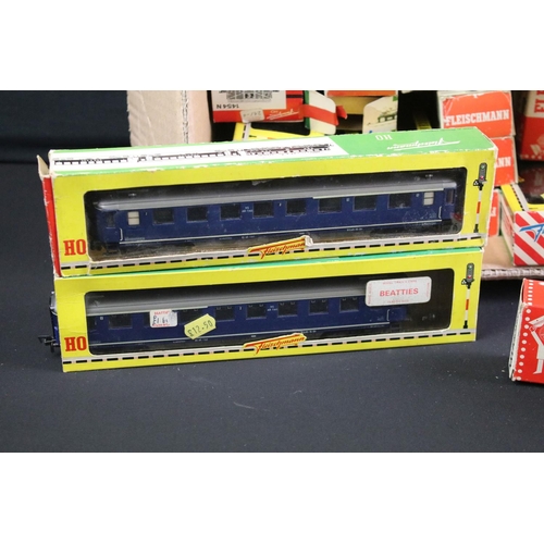 132 - 27 Boxed Fleischmann HO gauge items of rolling stock to include 1475, 5031, 5400, 1501, 5030 etc, fe... 