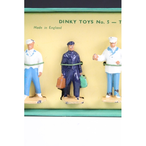 140 - Boxed Dinky O gauge No 5 Train and Hotel Staff metal figures, vg