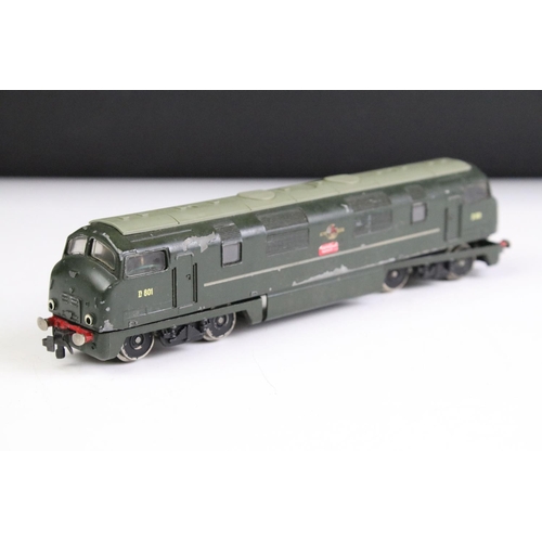 143 - Two HO / OO gauge metal D801 BR Diesel locomotives in green, both unmarked, showing paint wear