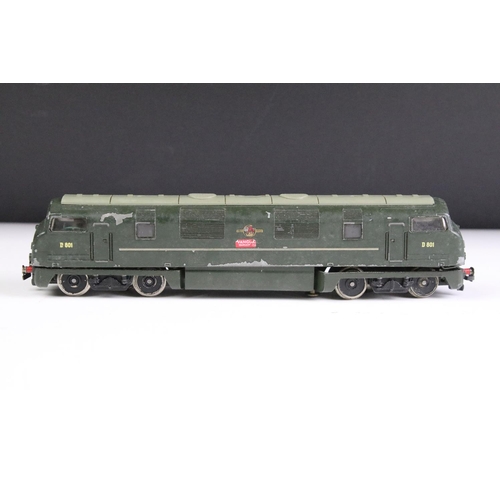 143 - Two HO / OO gauge metal D801 BR Diesel locomotives in green, both unmarked, showing paint wear