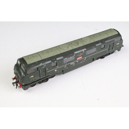 143 - Two HO / OO gauge metal D801 BR Diesel locomotives in green, both unmarked, showing paint wear