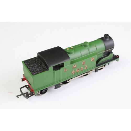 144 - Boxed Wrenn OO gauge W2209 4-6-2 Class A4 Golden Eagle locomotive plus a Wrenn 0-6-2 LNER 9522 locom... 