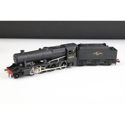 145 - Boxed Hornby Dublo 2224 LMR 2-8-0 8F locomotive and tender