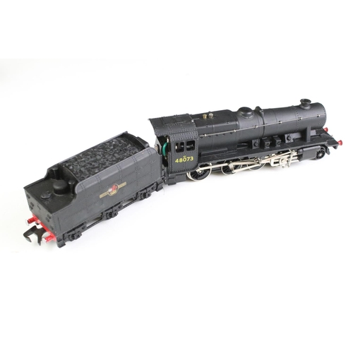 145 - Boxed Hornby Dublo 2224 LMR 2-8-0 8F locomotive and tender