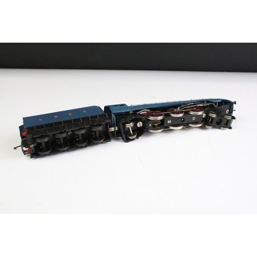 147 - Two boxed Wrenn OO gauge locomotives to include W2212 4-6-2 Sir Nigel Gresley LNER locomotive and W2... 