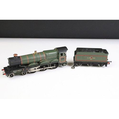 147 - Two boxed Wrenn OO gauge locomotives to include W2212 4-6-2 Sir Nigel Gresley LNER locomotive and W2... 