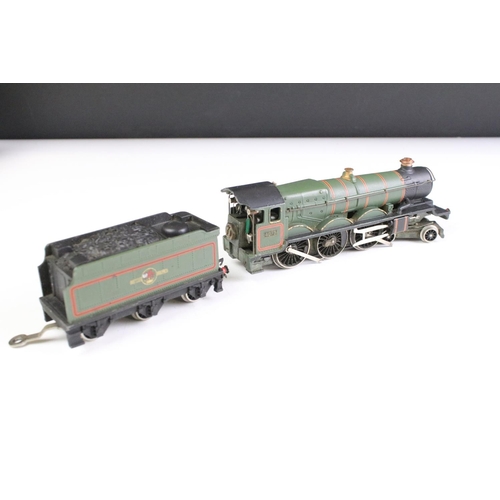 147 - Two boxed Wrenn OO gauge locomotives to include W2212 4-6-2 Sir Nigel Gresley LNER locomotive and W2... 