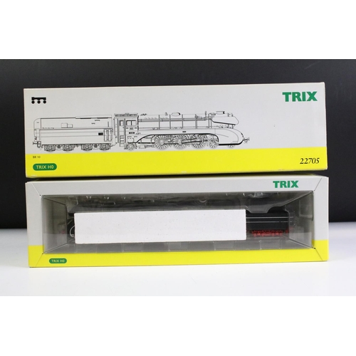 156 - Two boxed Trix HO gauge locomotives to include 22705 BR10 & Serie 6400 NS Cargo