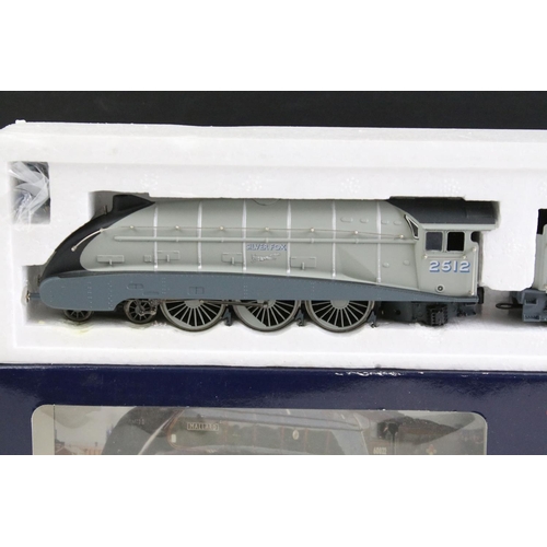 166 - Boxed Bachmann OO gauge 31-952A A4 2512 Silver Fox LNER Silver grey locomotive plus 8 x boxed shop s... 