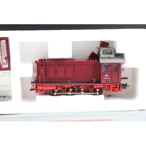 171 - Six boxed Lima OO gauge locomotives to include 208350L, 205143MWG, 208151, 208235L, 205132A8 Rail Ca... 