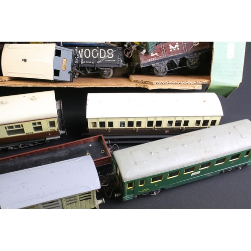 245 - 33 O gauge items of rolling stock mainly featuring Hornby examples to include 2 x French Pullman 402... 