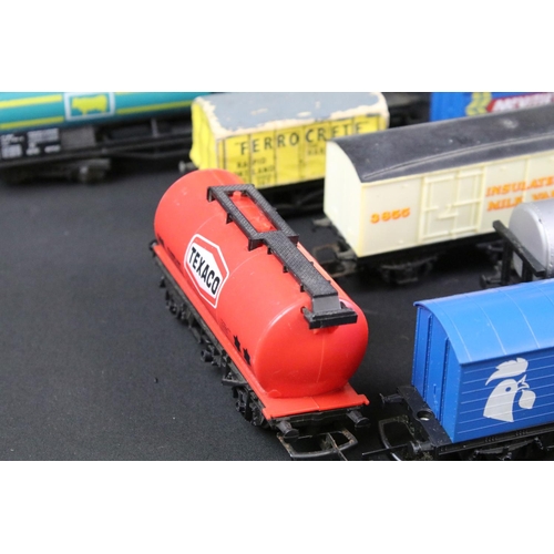 253 - 65 OO gauge items of rolling stock to include Hornby, Lima, Triang etc featuring wagons, vans and ta... 