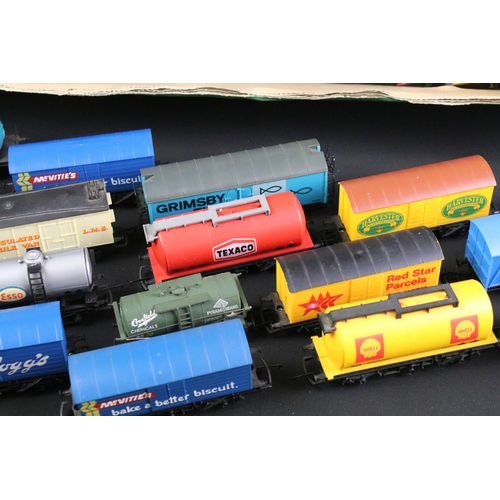 253 - 65 OO gauge items of rolling stock to include Hornby, Lima, Triang etc featuring wagons, vans and ta... 