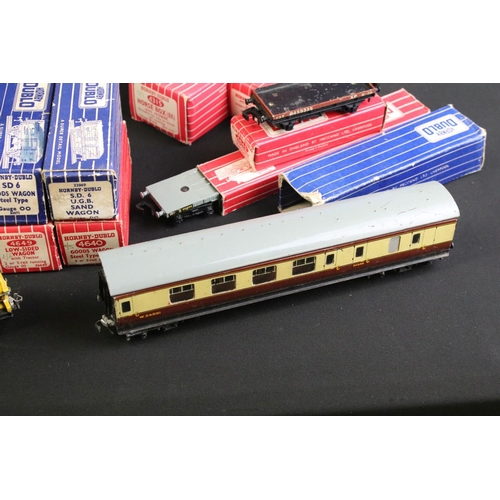 258 - Collection of Hornby Dublo model railway to include boxed set containing Silver King locomotive, 2 x... 