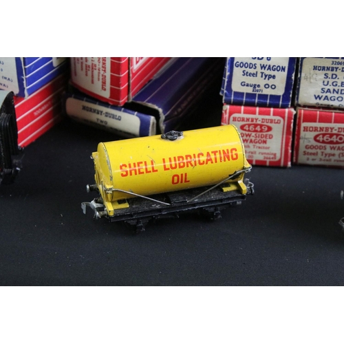 258 - Collection of Hornby Dublo model railway to include boxed set containing Silver King locomotive, 2 x... 