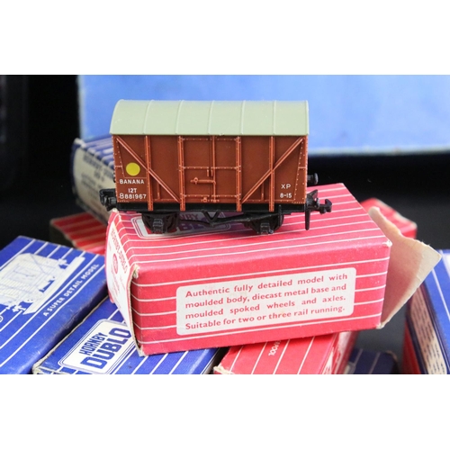 258 - Collection of Hornby Dublo model railway to include boxed set containing Silver King locomotive, 2 x... 