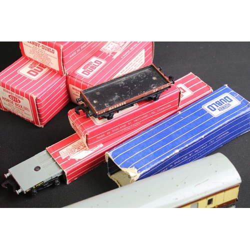 258 - Collection of Hornby Dublo model railway to include boxed set containing Silver King locomotive, 2 x... 