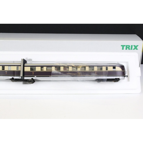 33 - Boxed Trix HO gauge 22010 Baureihe SVT 137 Railcar