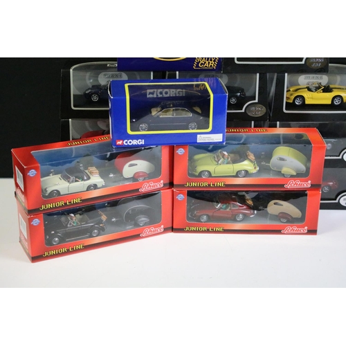 1066 - 23 Boxed / cased diecast models to include 5 x Corgi (VA09306, 4 x TY97301 variations), 10 x Maxi Ca... 