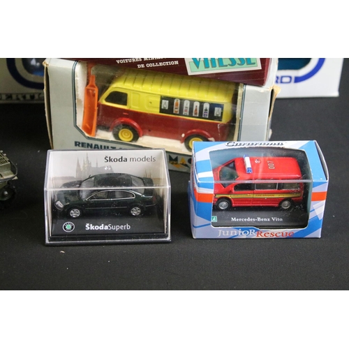 1072 - Around 80 boxed / cased diecast models to include Corgi Original Omnibus, Corgi Bypost, Corgi Classi... 