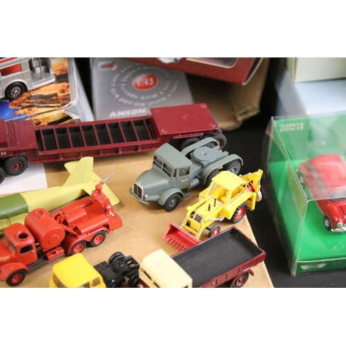 1076 - 68 Boxed / cased diecast models to include Corgi, Oxford Diecast, Atlas Editions, Kinsmart, Lledo, e... 