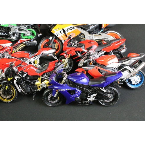 1102 - 22 unboxed diecast models featuring 13 motorbikes (largest approx 23cm), 2 x Maisto (Ferrari F40 & 1... 