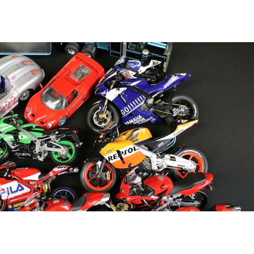 1102 - 22 unboxed diecast models featuring 13 motorbikes (largest approx 23cm), 2 x Maisto (Ferrari F40 & 1... 