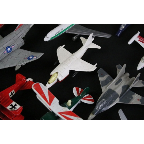 1104 - Around 100 diecast model planes to include ERTL, Matchbox Skybusters, Corgi Aviation Archive, Herpa ... 