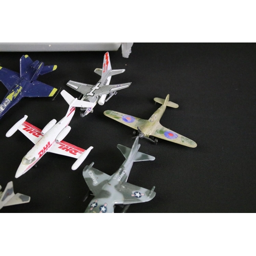 1104 - Around 100 diecast model planes to include ERTL, Matchbox Skybusters, Corgi Aviation Archive, Herpa ... 