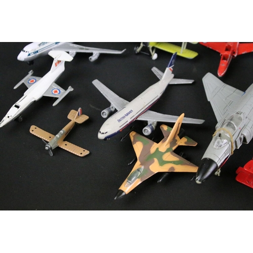 1104 - Around 100 diecast model planes to include ERTL, Matchbox Skybusters, Corgi Aviation Archive, Herpa ... 